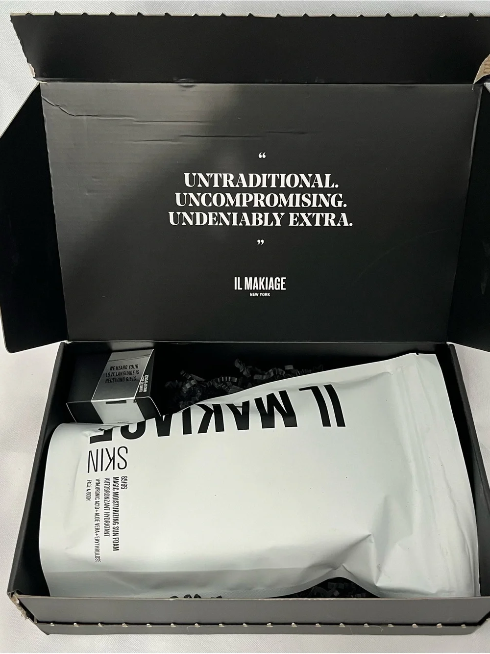 IL MAKIAGE Sunless Tan Foam + Flawless Base Blender Gift Set in Black Gift Box